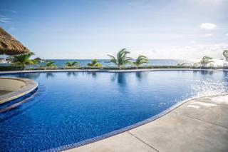 Beachfront Condo AC Pool WiFi Laundry - Cancún - 4