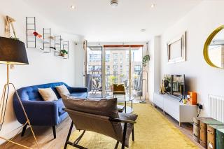 Chic East London Stay with Outdoor Space - 9