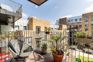 Chic East London Stay with Outdoor Space - 5