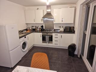 NightRest Homes D Pavillions Free Parking 2Toilets - West Bromwich - 3