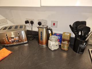 NightRest Homes D Pavillions Free Parking 2Toilets - West Bromwich - 2
