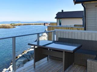 10 person holiday home in Brattvåg - Brattvåg - 0