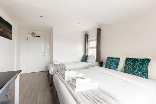 Spacious 3BR Flat, Near Queens Park, Zone 2 - 8