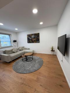Ruehome - - 1