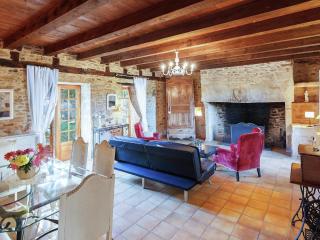 Forest Hideaway in Saint-Caprais - 2