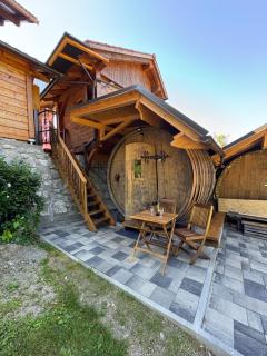 Glamping Medvedjek - Nočitev v vinskem sodu - 0
