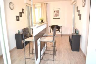 Charmant appart central avec Terrasse & Clim - 9