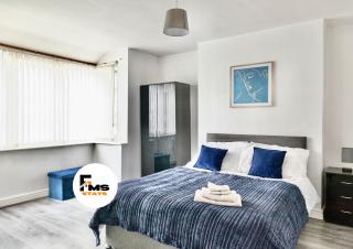 Large 6 Bed House, Long Term Stay Savings, Contractors, Professionals, Big Groups, Free Parking! - 0