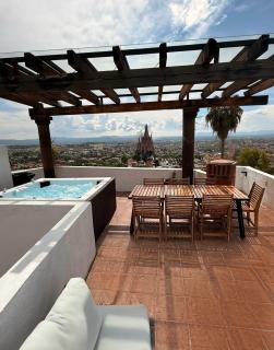 LUXO Casa en San Miguel de Allende Centro con Vistas Panorámicas - 0