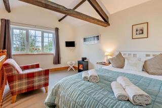 Riverbank Cottage - 1