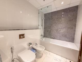 Premium 1BR W Canal & Burj View in Al Habtoor City - 3