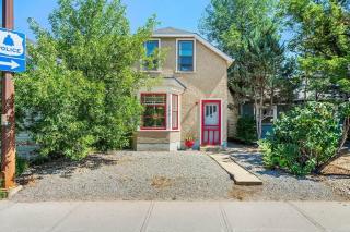The Red Steps Away From World's Largest Dinosaur 3BR House - 5