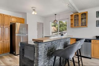 The Coal Stone throw away from Red Deer River 2BR House - Drumheller - 3