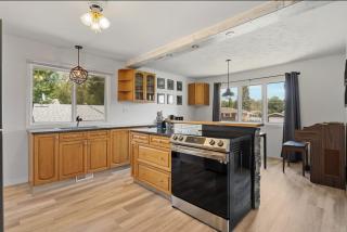 The Coal Stone throw away from Red Deer River 2BR House - Drumheller - 1