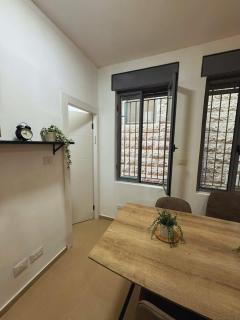 Cozy & Modern One Bedroom Adjacent To Betzalel & Sacher Park - Gerusalemme - 3