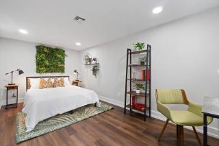 NYC Edge Triplex Full House | Parking & Near Shops - 1