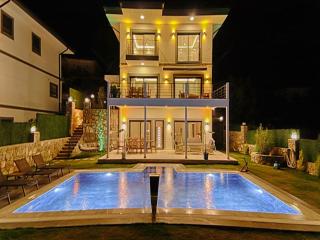 Villa with Private Pool and Sea View in Göcek, Fethiye - 3
