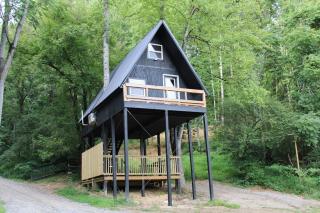 Tiny Treehouse Escape with Wi-Fi and Mountain Views - - 8