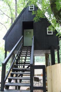 Tiny Treehouse Escape with Wi-Fi and Mountain Views - - 1