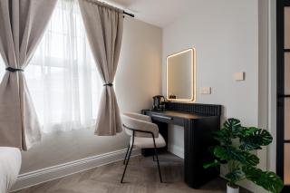 Bold St Vanity Work Desk Tea&coffee Station - Liverpool - 0