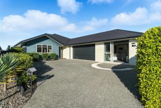 Plush Perfection in Papamoa - 1