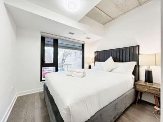The Junction Nest - Free Parking by Instant Suites - Toronto - 0