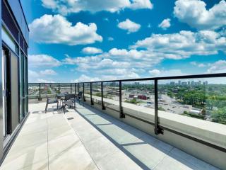 The Panorama Penthouse - 180 Views and Free Parking by Instant Suites - Toronto - 3