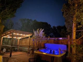 French Quarter Garden Cottage-Downtown, Hot Tub - 9