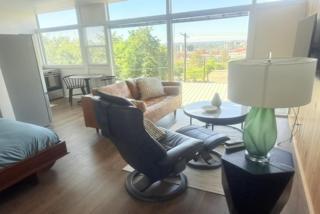 Cozy Studio with Parking, and Kitchen - 2