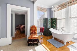 Downtown Anderson Stay, King Bed with Charm - Anderson - 7