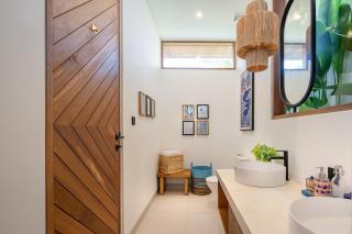 Tropical 2BR Design Villa Pool, Lounge & Workdesk - 4