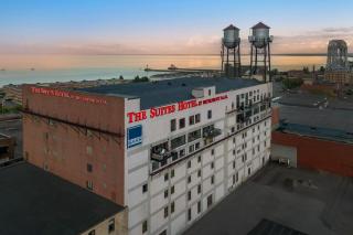 The Suites Hotel at Waterfront Plaza - Duluth - 0