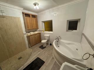 Buxton 5-Bed Retreat - Sleeps 12 Parking & Garden - 6
