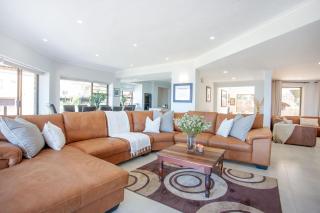 Kyles Kin Oceanfront Villa - 1
