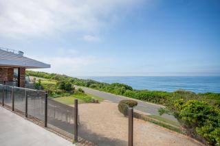 Kyles Kin Oceanfront Villa - 8
