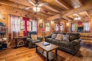 A Beary Nice Cabin by American Patriot Getaways - 3