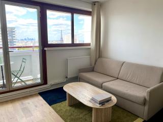 Eiffel Tower View & Pool - 0