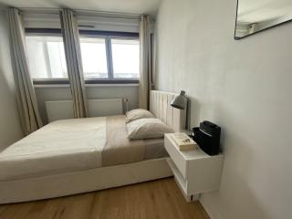 Eiffel Tower View & Pool - 2