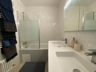 Eiffel Tower View & Pool - 1