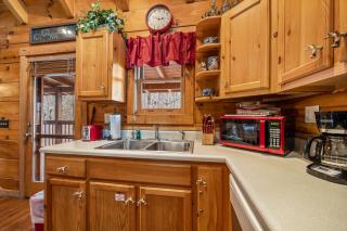 Bear Hug Hideaway - 1