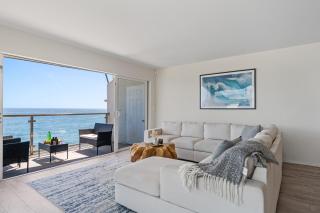 Big Rock Beach Retreat with Oceanfront Balconies Direct Beach Access Sweeping Sunset Views Pacific Coast Outlook by AvantStay - 5
