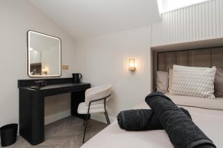 Bold St Skylight Charm Fireplace Comfy Vibe - Liverpool - 6