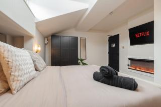 Bold St Skylight Charm Fireplace Comfy Vibe - Liverpool - 2