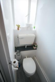 Stylish London Apartment in Hallfield Estate - 2