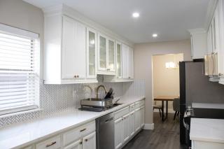 Plush Lux 5 BR in Plano with Gym, Patio, and Turf - 9