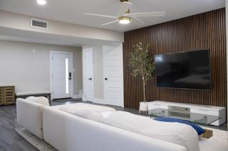 Plush Lux 5 BR in Plano with Gym, Patio, and Turf - 5