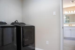Plush Lux 5 BR in Plano with Gym, Patio, and Turf - 4