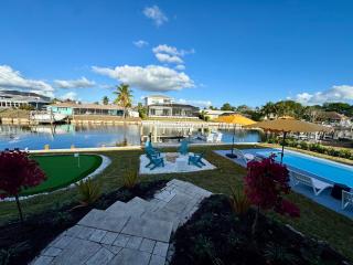 Casa Azul - Waterfront, Hot Tub, Sauna, Heated Pool, Mini Golf, Arcade - 9
