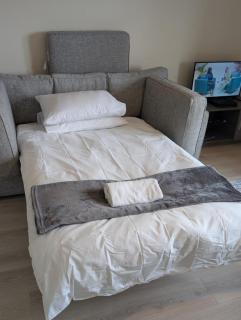 Waterfront Quayside Apartment with secure parking & lift, Ideal for Mobility Users - 3