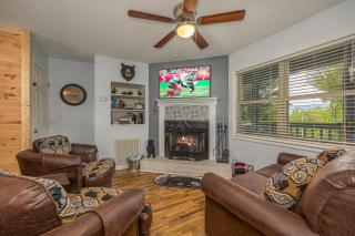 Big Bear Ski Haus by American Patriot Getaways - 3